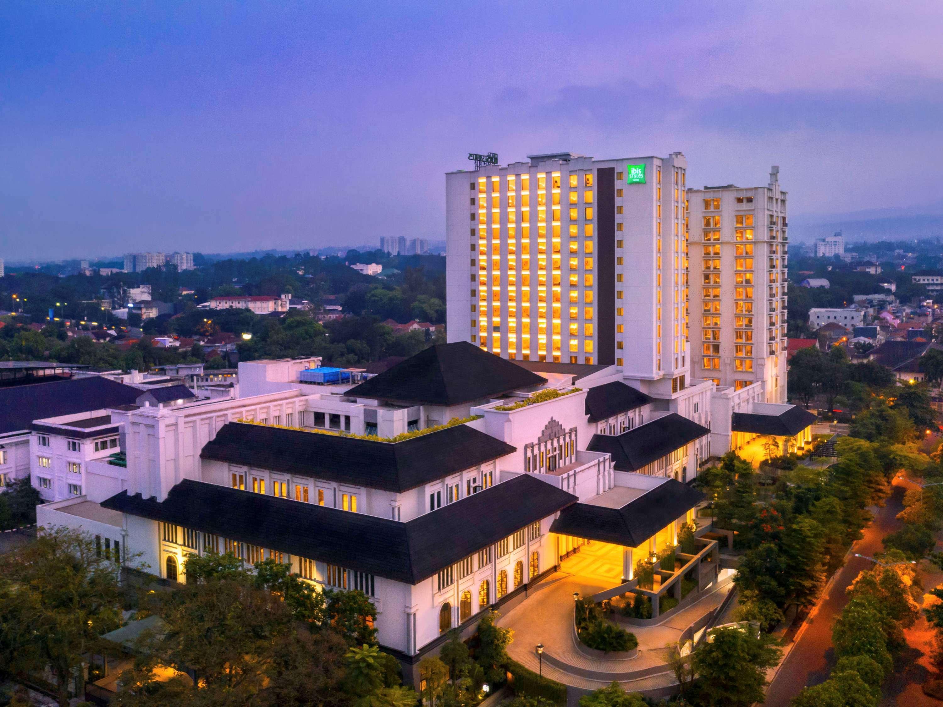 Ibis Styles Bandung Grand Central Hotel Eksteriør billede